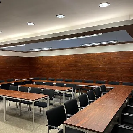 Adria מלון